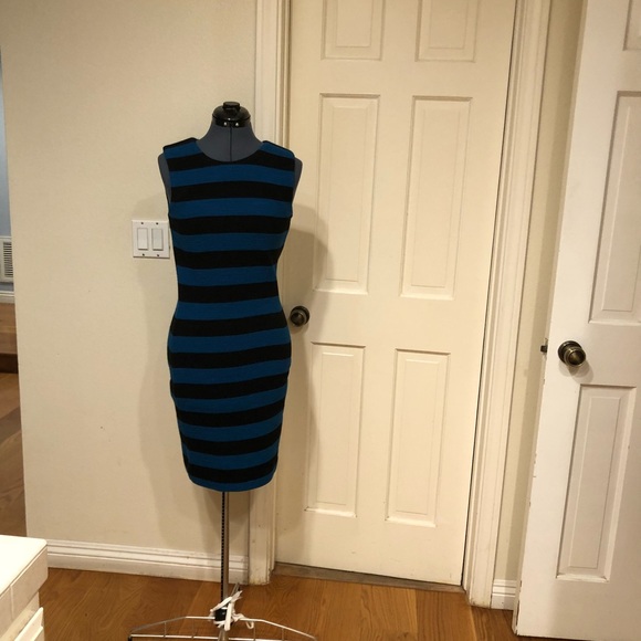 Dress - Picture 2 of 4